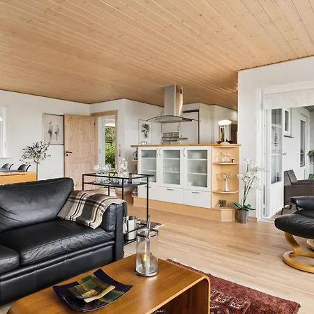 Tæt På Vandet På Skønne Als Feriehus Augustenborg