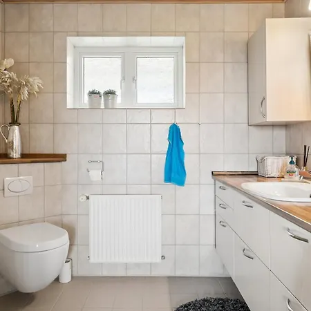 Tæt På Vandet På Skønne Als * Augustenborg